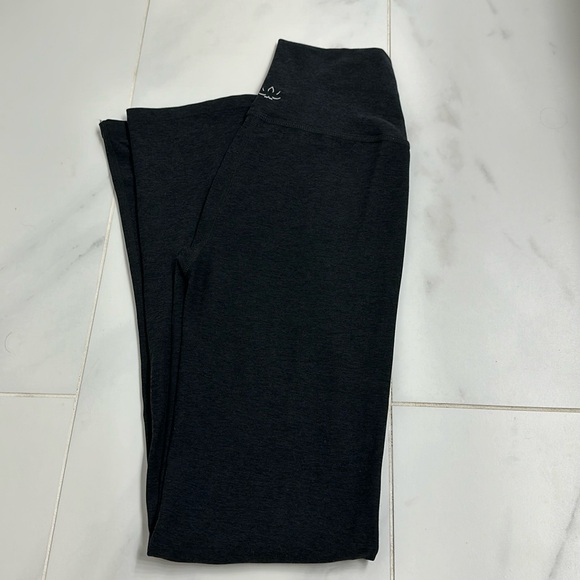 Beyond Yoga Black Flare w Slit Size M- worn once! - Picture 2 of 7